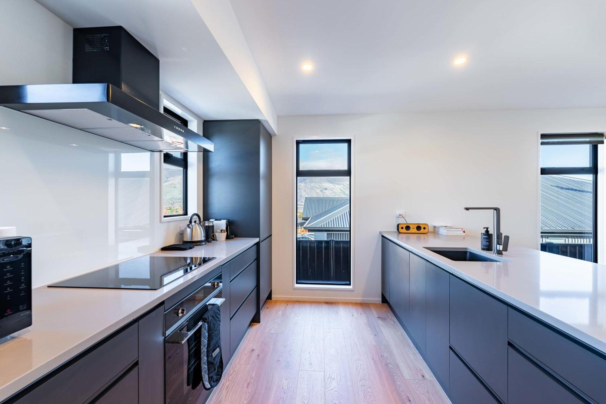 Cosy Kirimoko Escape Villa Wanaka Exterior photo